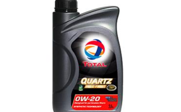 TOTAL introducerar QUARTZ INEO FIRST 0W-20, en toppmodern motorolja som är utvecklad tillsammans med PSA gruppen till Citroen och Peugeot motorer. ​

